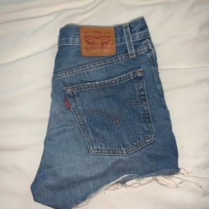 SIZE 26 LEVIS SHORTS